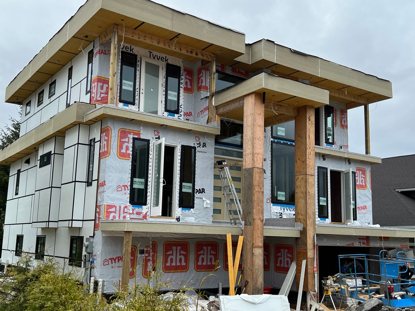 Modern Residential Exterior Overhaul photo 5
