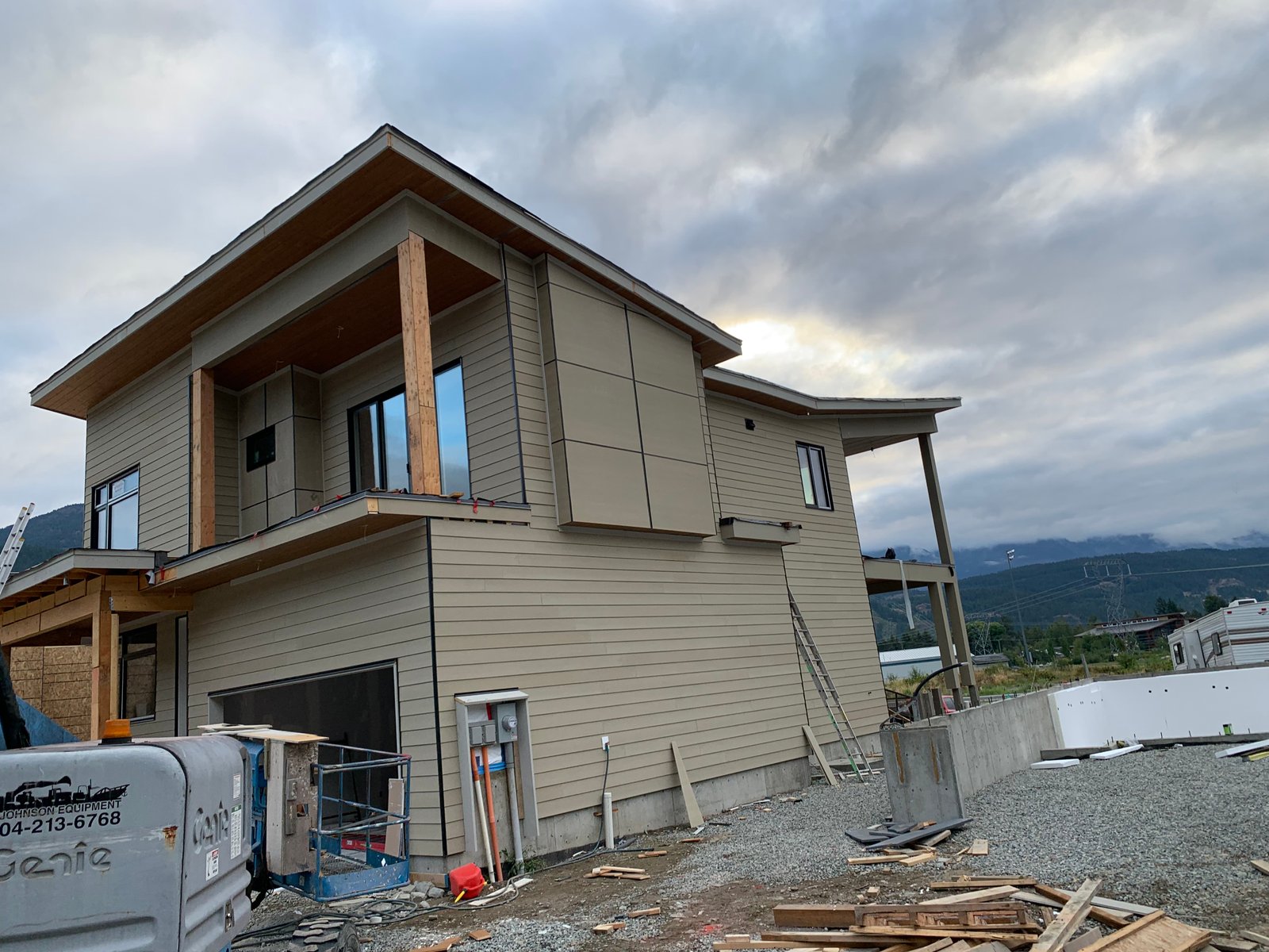 Modern Residential Exterior Overhaul photo 1